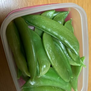 茹でるだけ！塩茹でスナップえんどうのおつまみサラダ